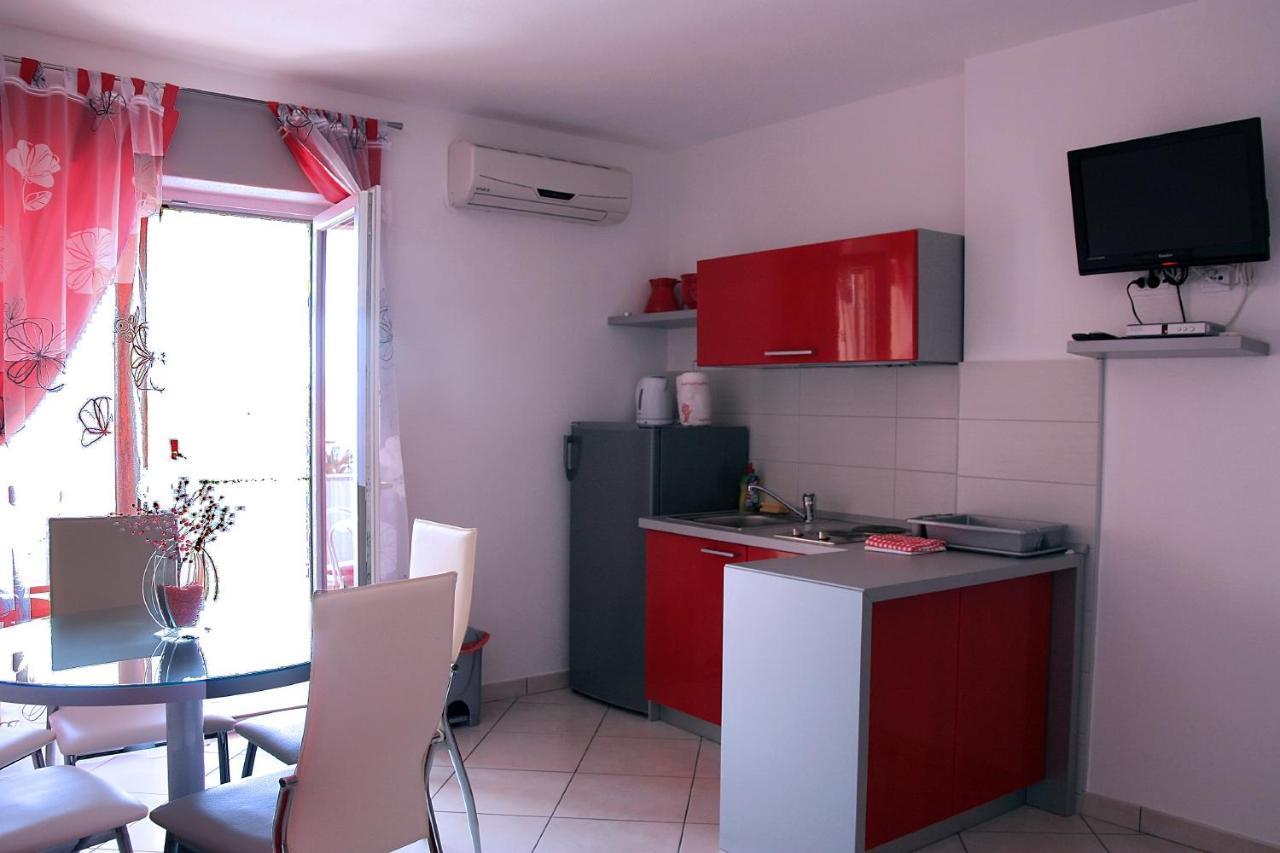 Apartments And Rooms By The Sea Tucepi, Makarska - 6058 エクステリア 写真
