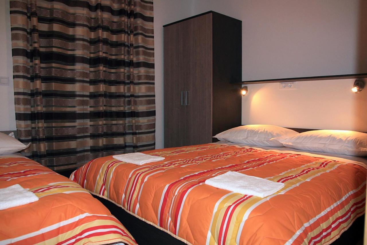 Apartments And Rooms By The Sea Tucepi, Makarska - 6058 エクステリア 写真