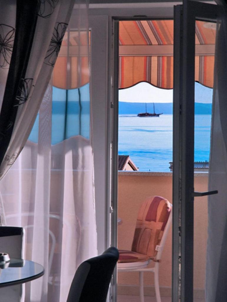 Apartments And Rooms By The Sea Tucepi, Makarska - 6058 エクステリア 写真